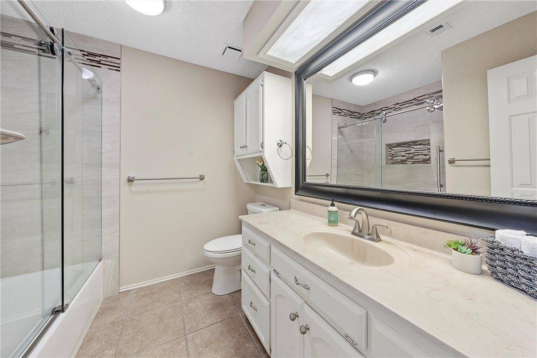 108 Whispering Meadows Drive, Hewitt, TX 76643