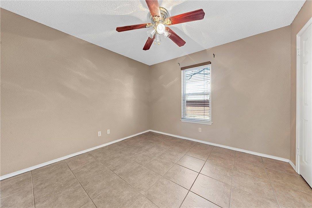 108 Whispering Meadows Drive, Hewitt, TX 76643