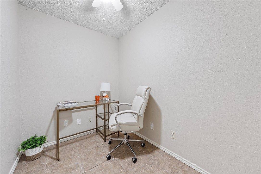 108 Whispering Meadows Drive, Hewitt, TX 76643