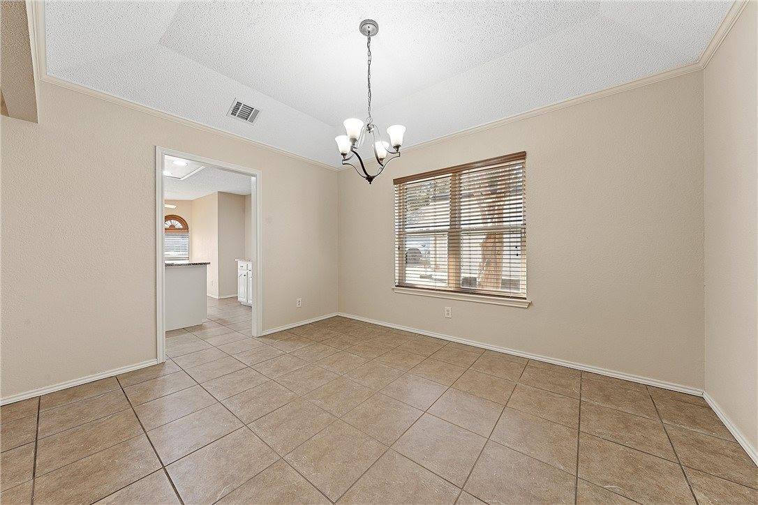 108 Whispering Meadows Drive, Hewitt, TX 76643