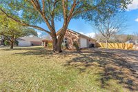108 Whispering Meadows Drive, Hewitt, TX 76643