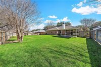 108 Whispering Meadows Drive, Hewitt, TX 76643
