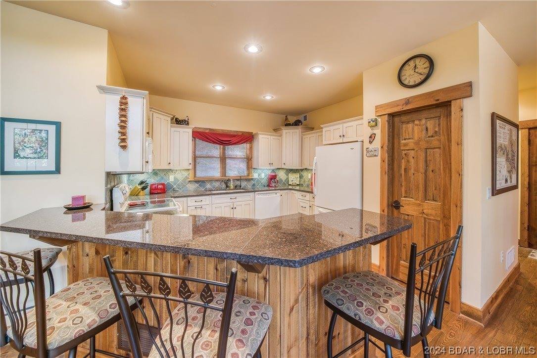 581 Cinnamon Ridge Road, Sunrise Beach, MO 65079