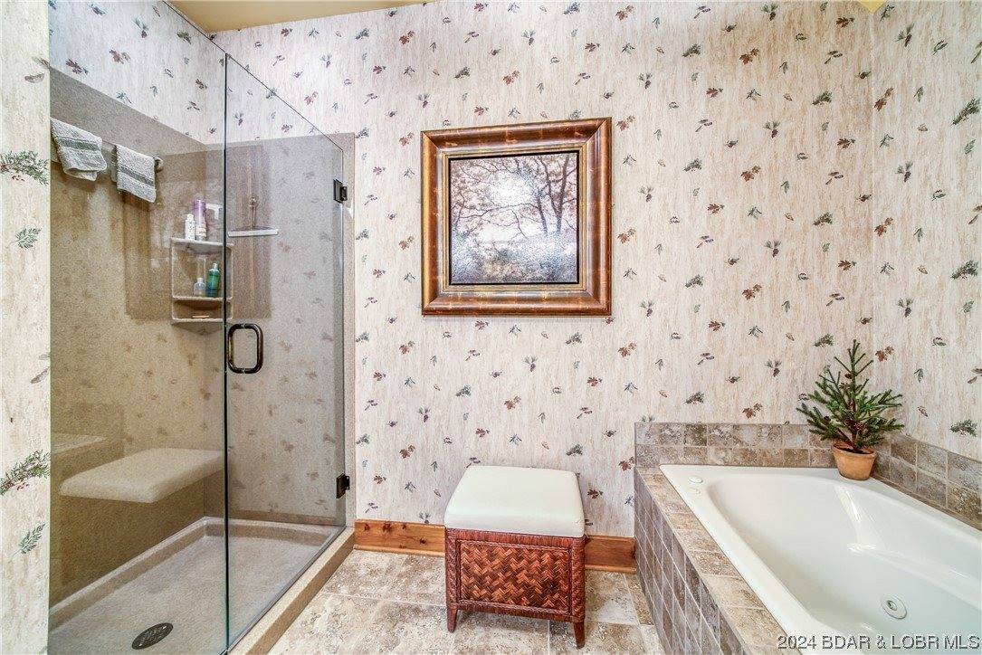 581 Cinnamon Ridge Road, Sunrise Beach, MO 65079