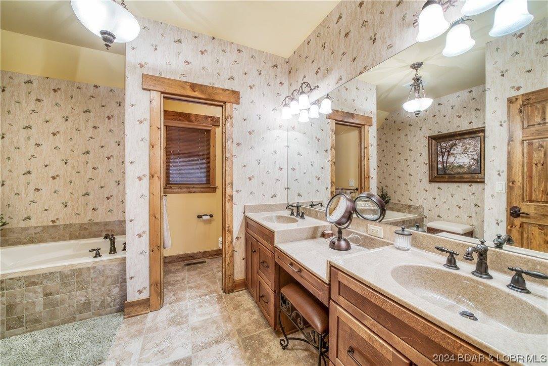 581 Cinnamon Ridge Road, Sunrise Beach, MO 65079