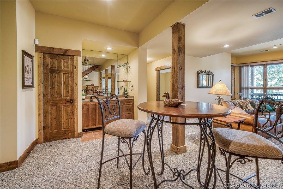 581 Cinnamon Ridge Road, Sunrise Beach, MO 65079