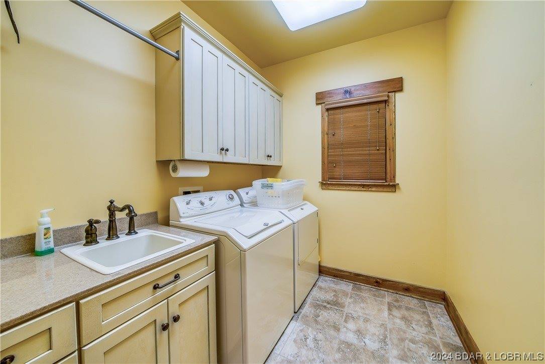 581 Cinnamon Ridge Road, Sunrise Beach, MO 65079