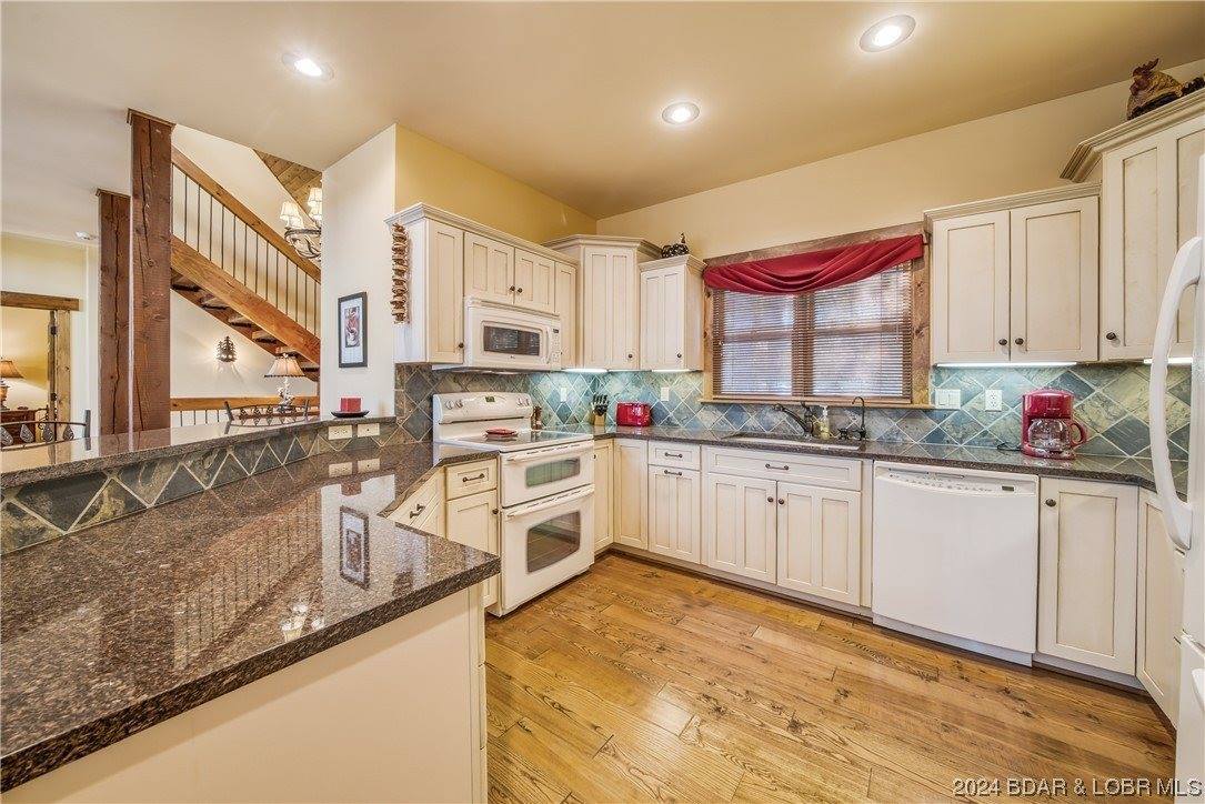 581 Cinnamon Ridge Road, Sunrise Beach, MO 65079