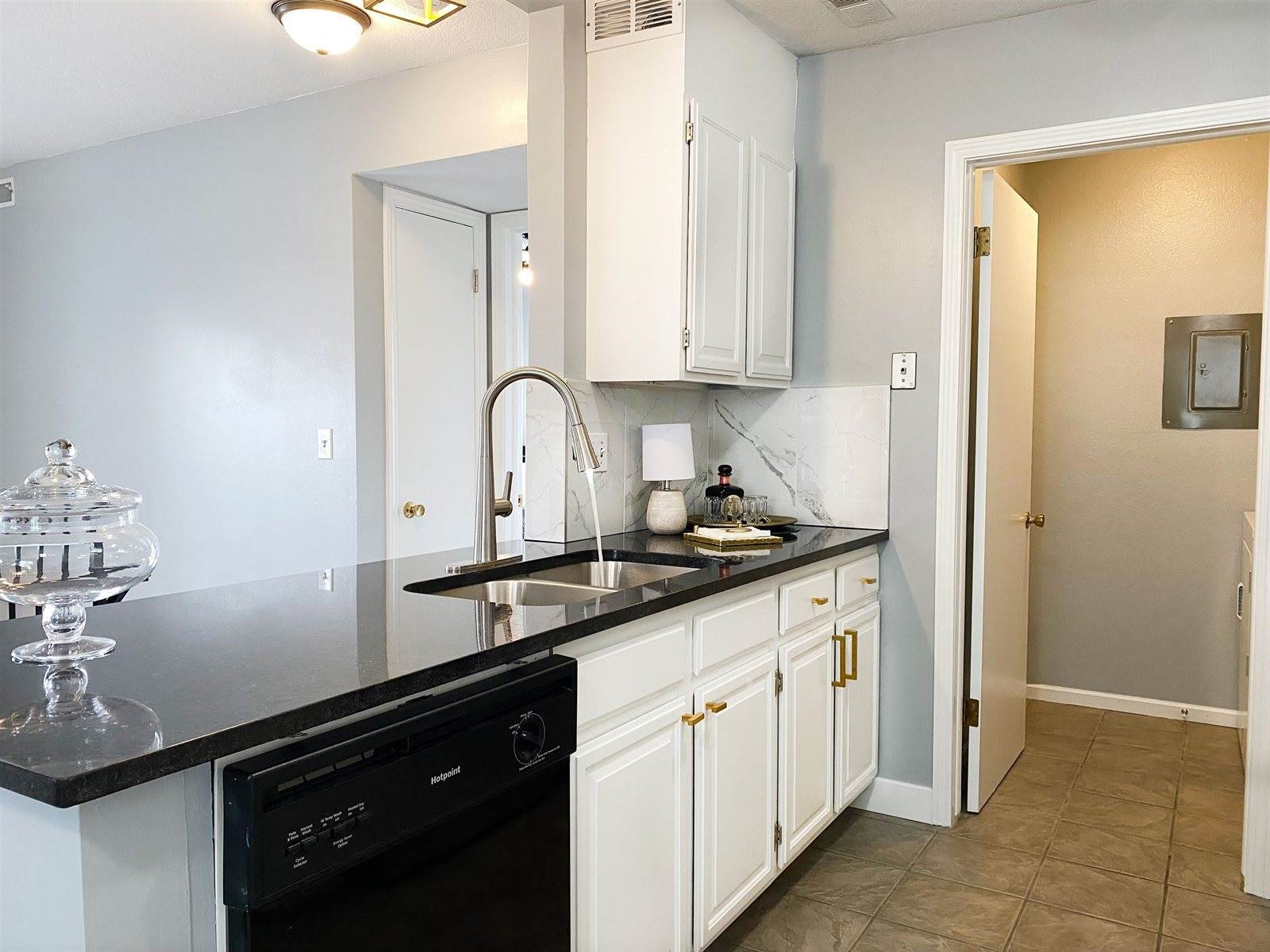 1717 S Cypress St Apt 212, Wichita, KS 67207