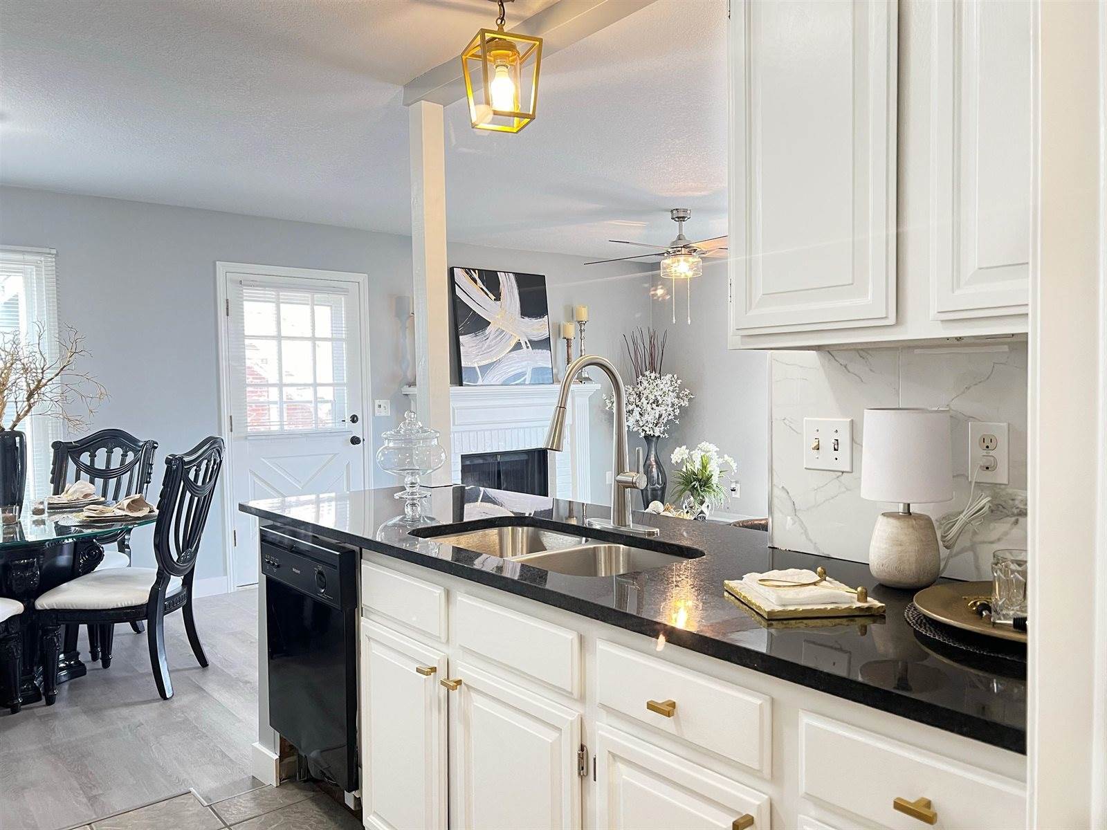 1717 S Cypress St Apt 212, Wichita, KS 67207