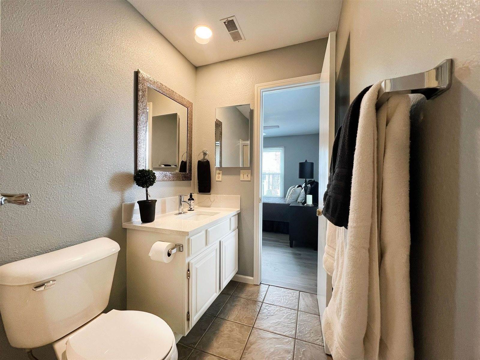 1717 S Cypress St Apt 212, Wichita, KS 67207