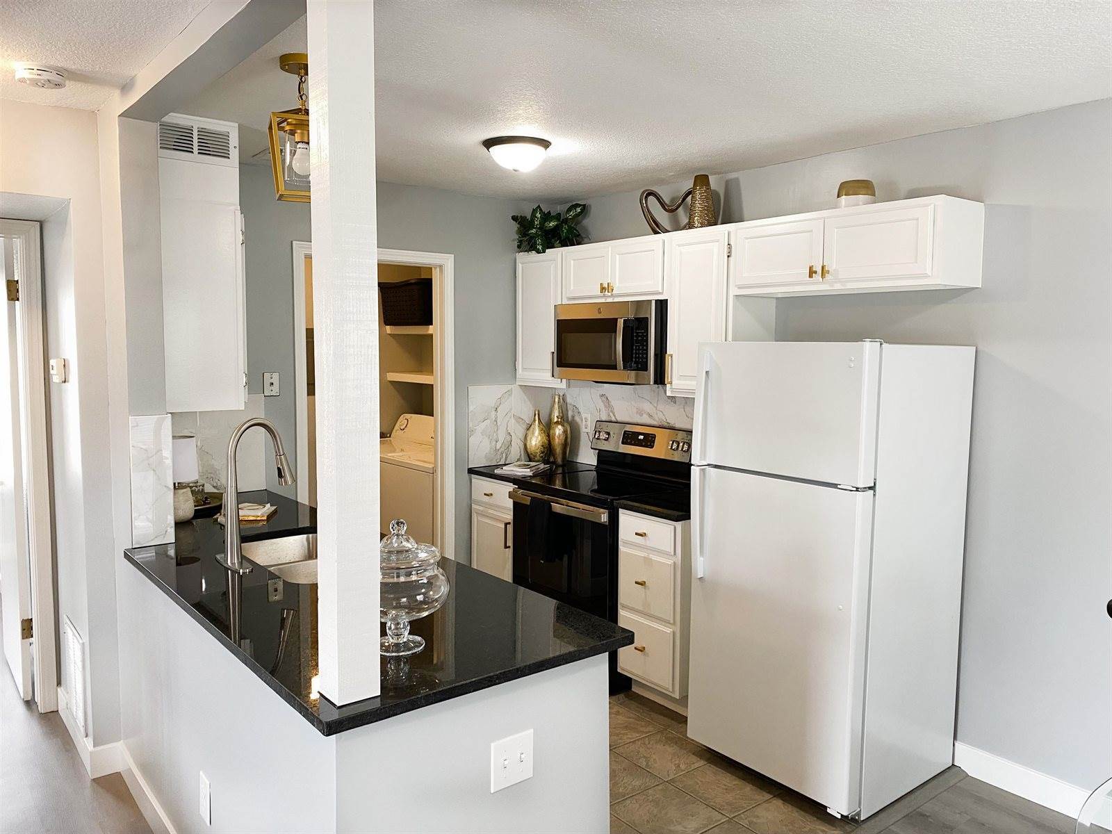 1717 S Cypress St Apt 212, Wichita, KS 67207