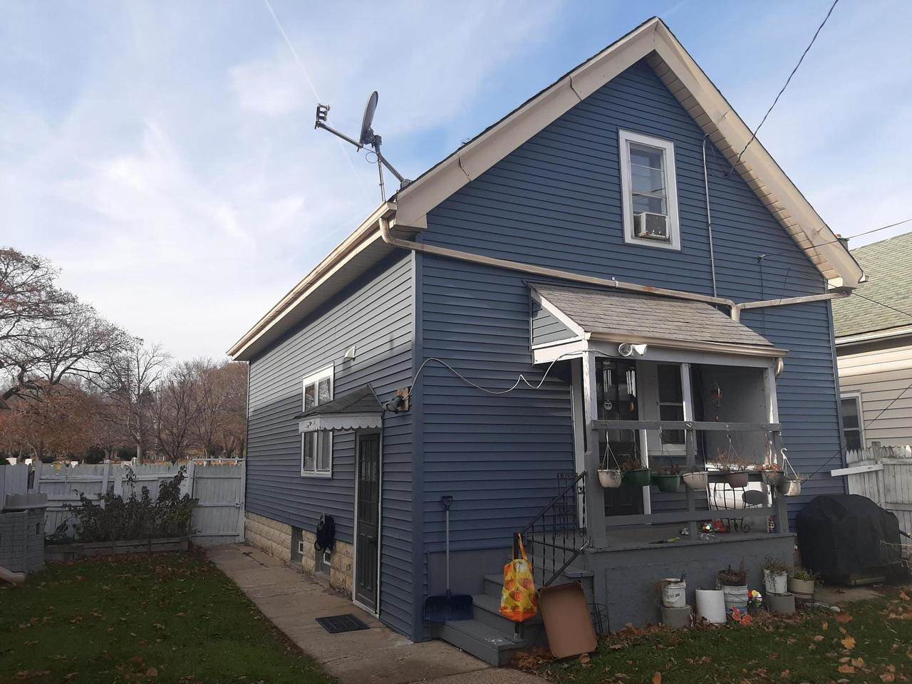 2416 S 20th STREET, Milwaukee, WI 53215