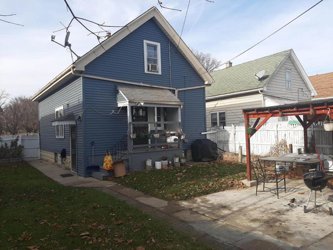 2416 S 20th STREET, Milwaukee, WI 53215