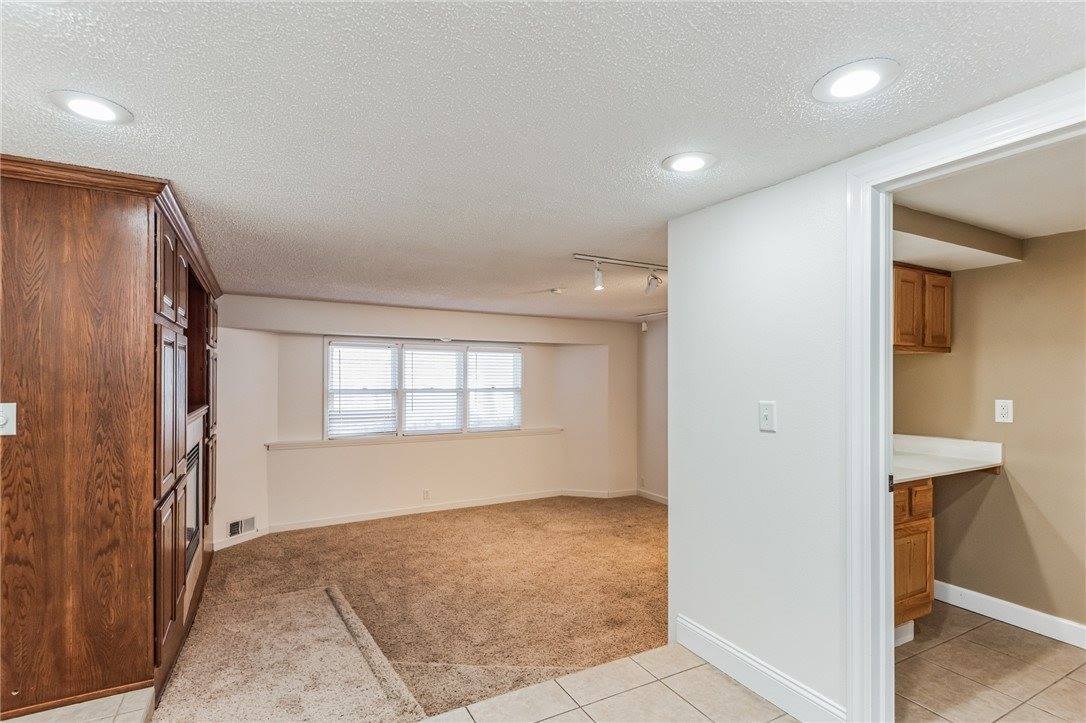 1059 23rd Street, West Des Moines, IA 50266