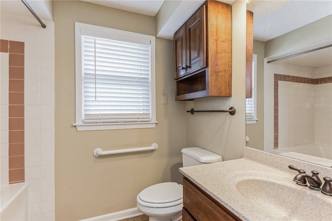 1059 23rd Street, West Des Moines, IA 50266