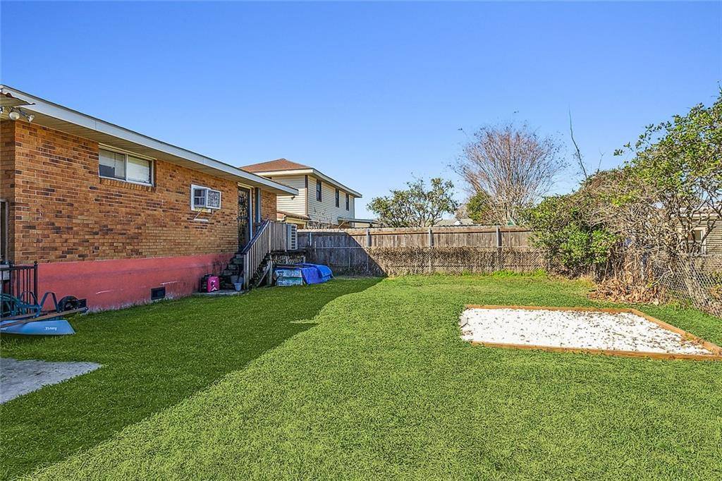 11 White Boulevard, Gretna, LA 70053