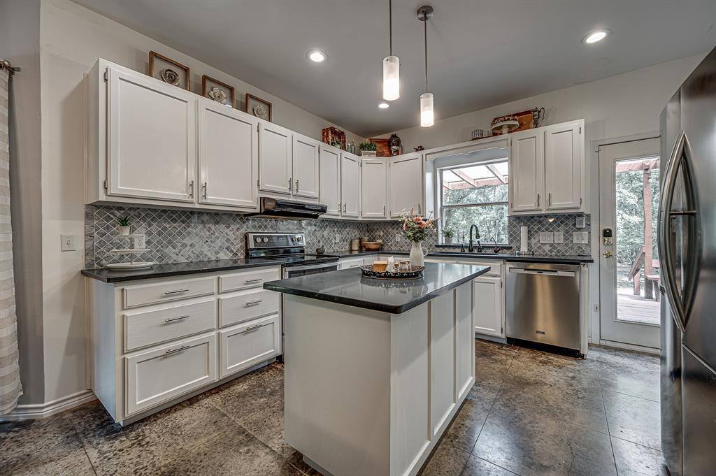 8184 Bramble Creek Court, Mansfield, TX 76063