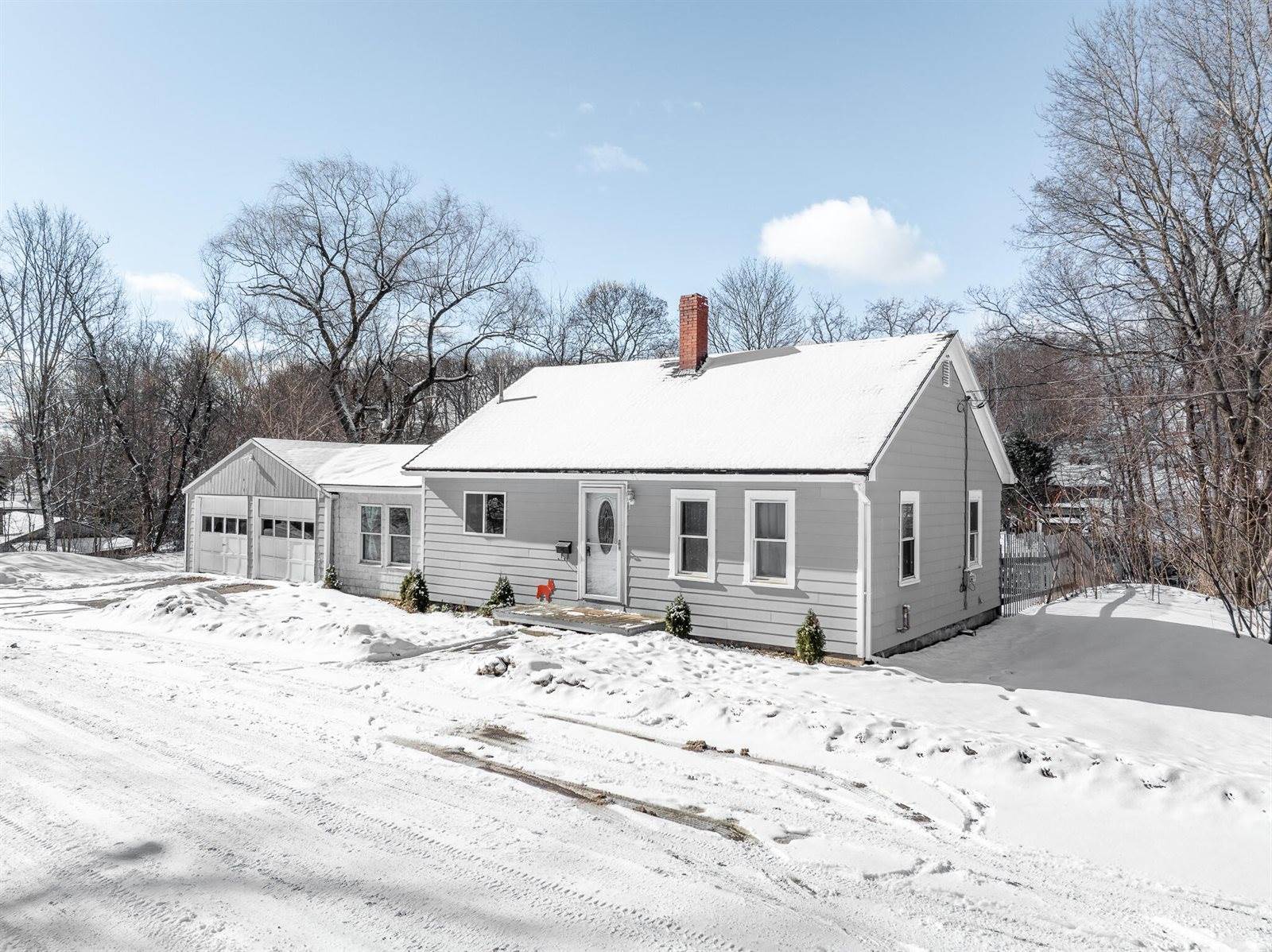 21 Water Street, Dexter, ME 04930