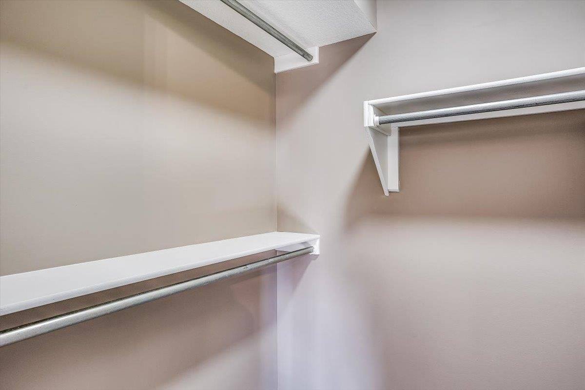 9410 E Marion St, Wichita, KS 67210