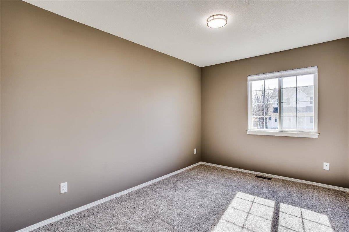 9410 E Marion St, Wichita, KS 67210