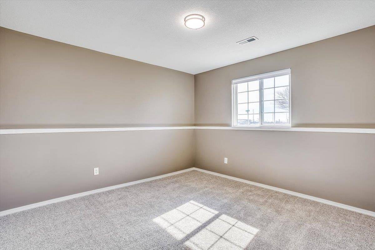 9410 E Marion St, Wichita, KS 67210