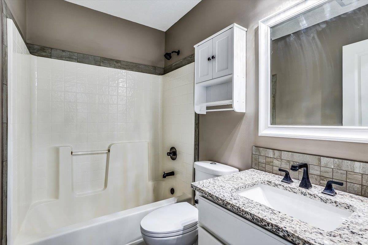 9410 E Marion St, Wichita, KS 67210