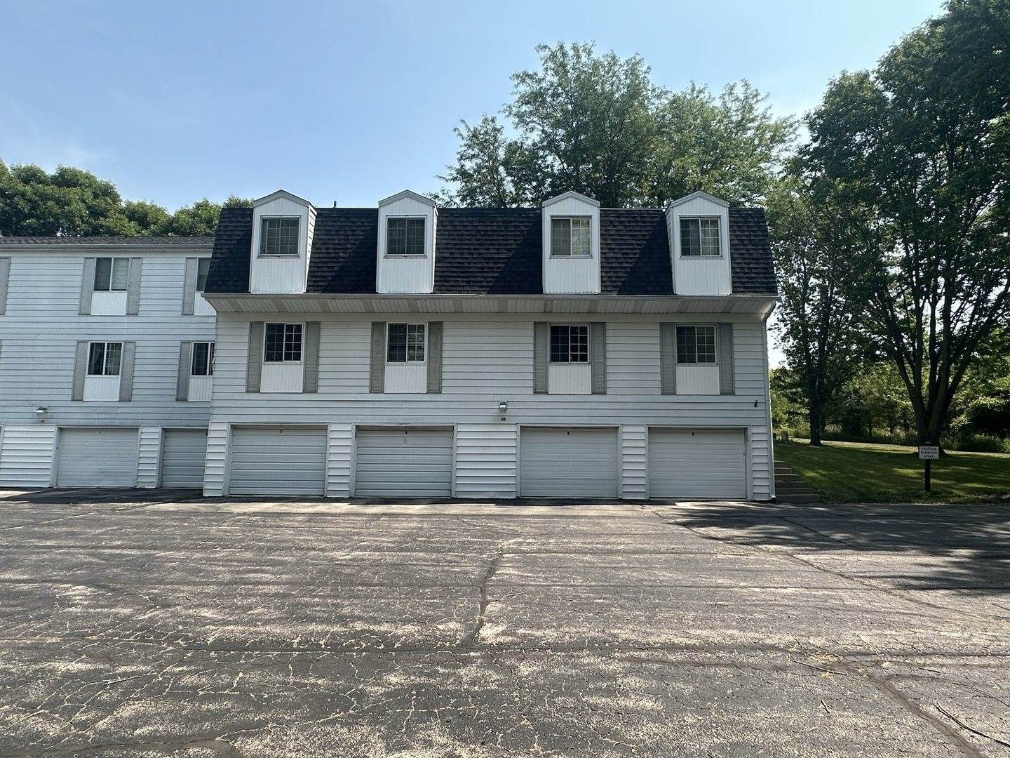 714 Kiwanis Drive, #1, Freeport, IL 61032