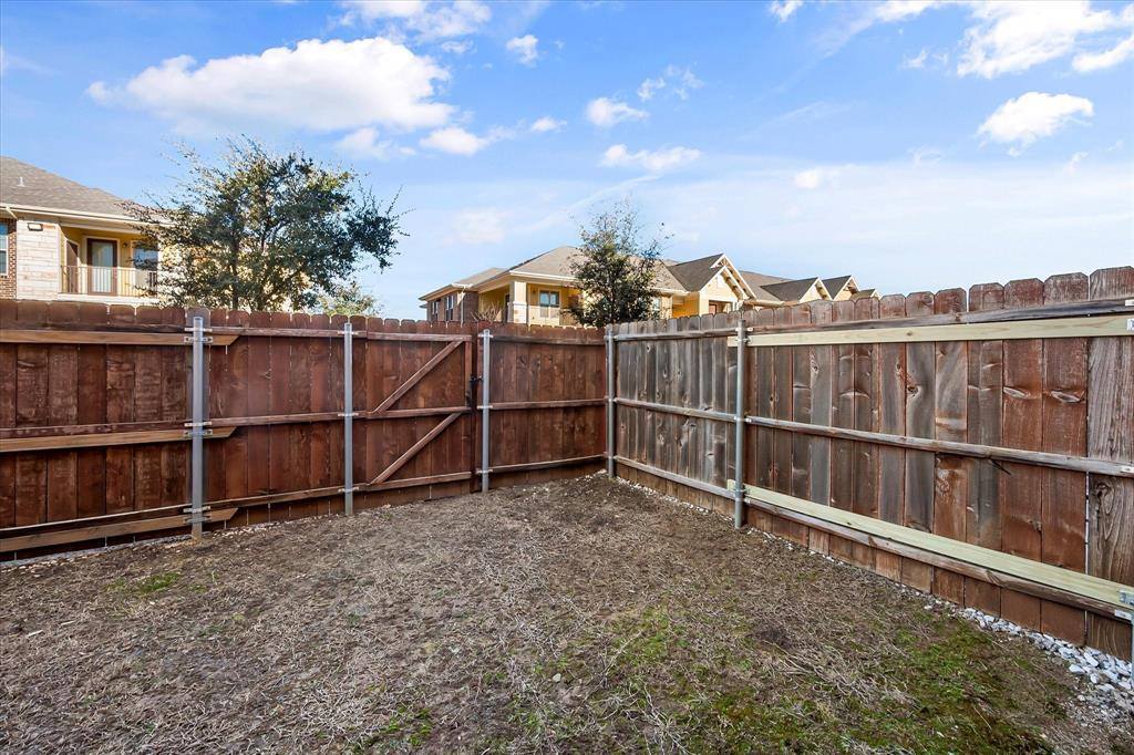 2660 Venice Drive, Grand Prairie, TX 75054