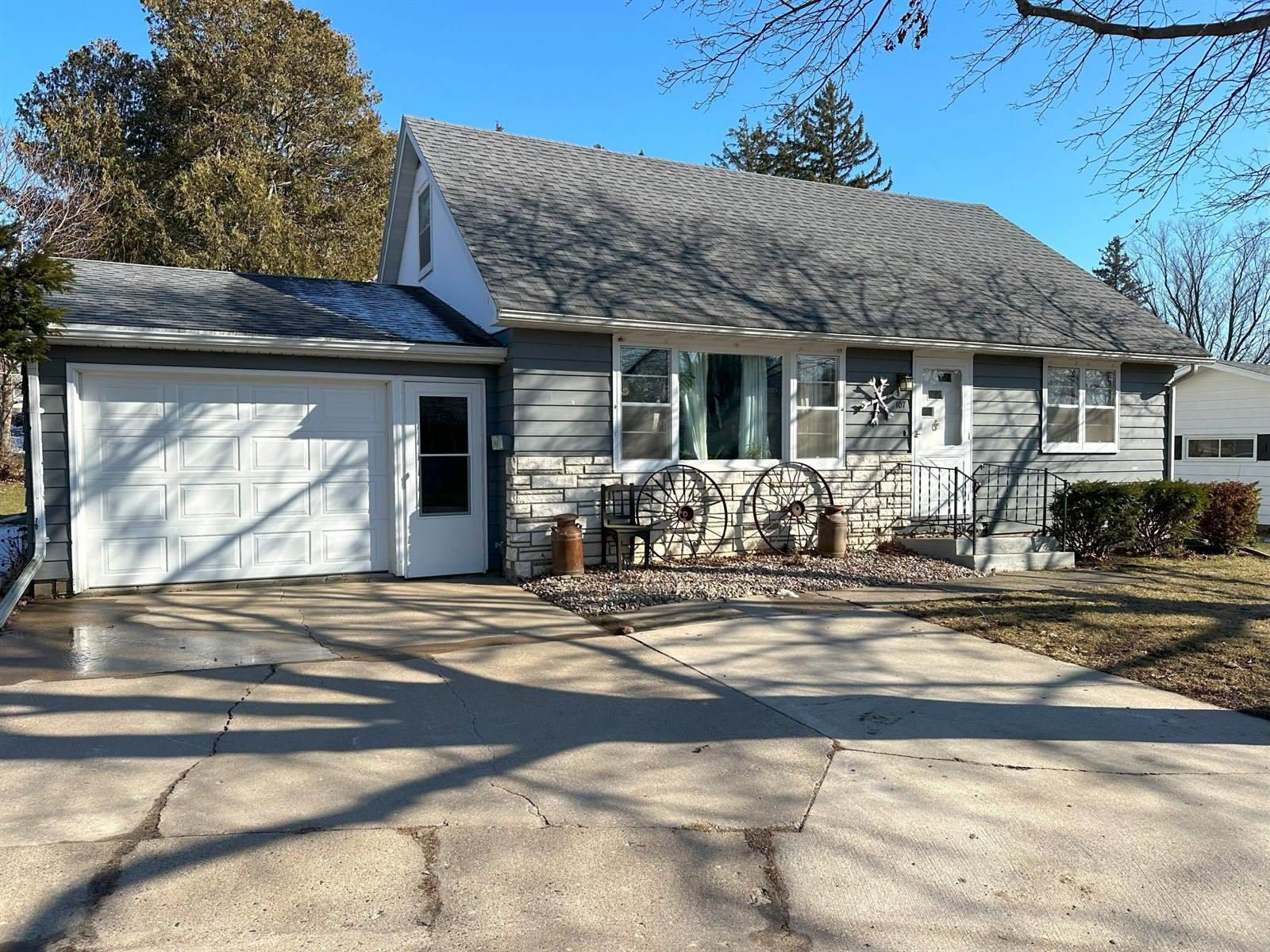107 Central Ct, Westby, WI 54667
