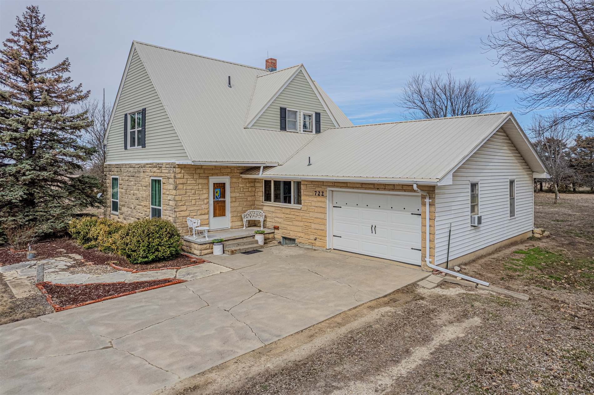 722 West Harris Street, White City, KS 66872