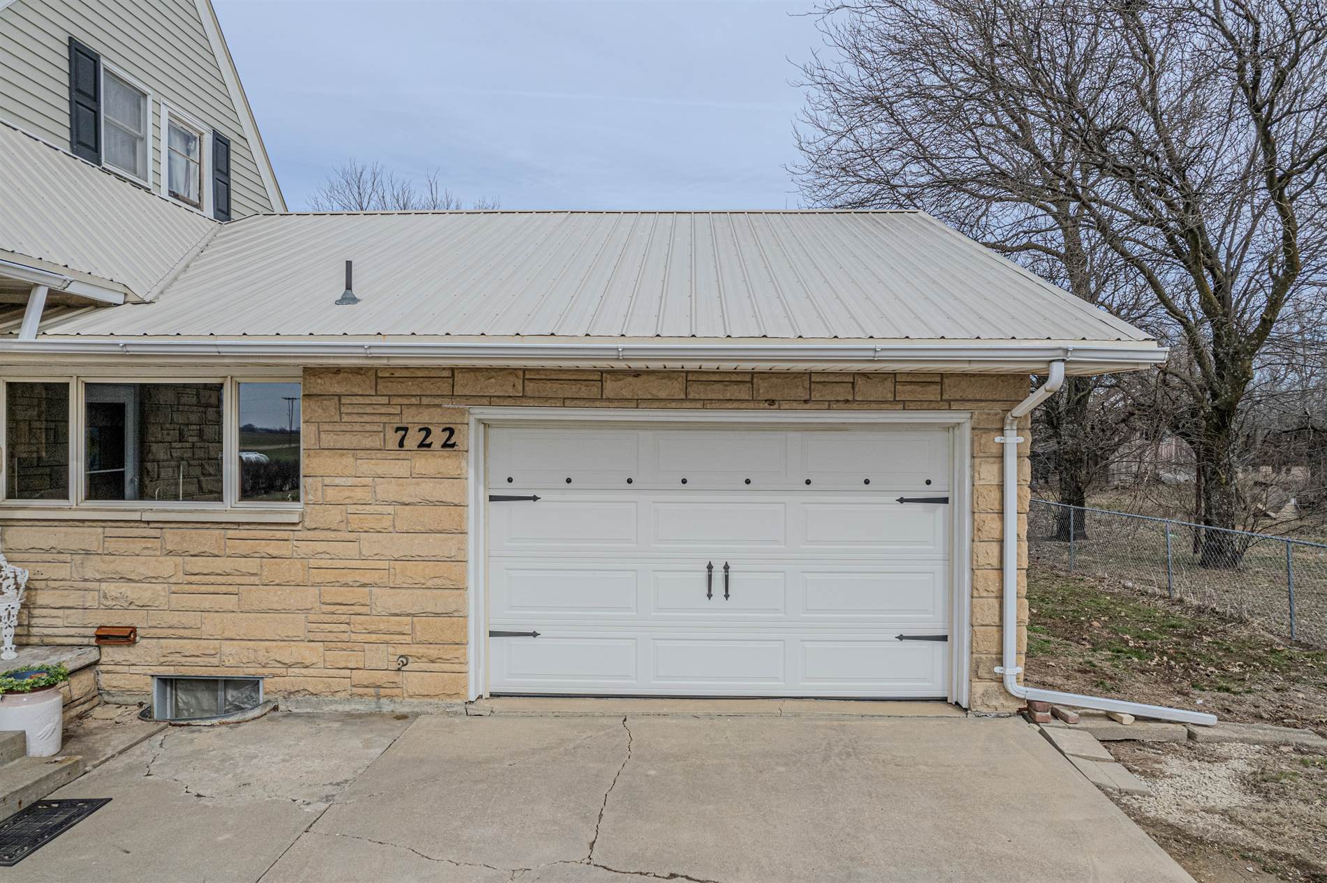 722 West Harris Street, White City, KS 66872