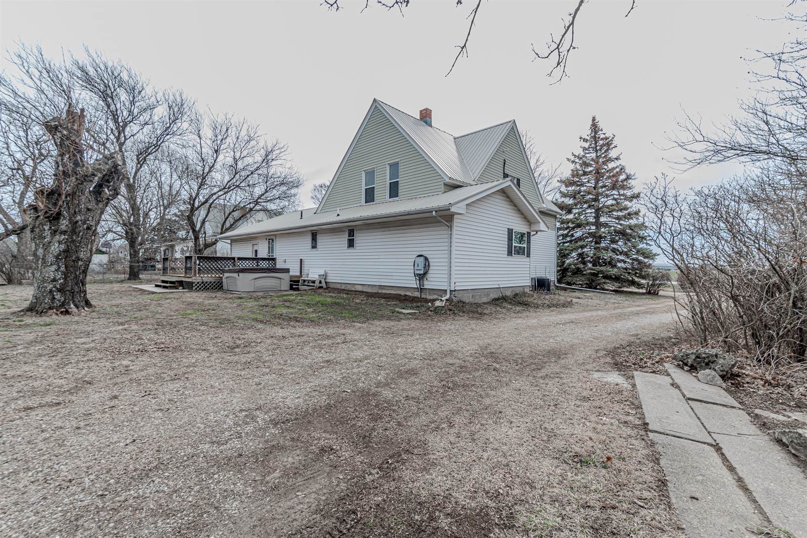 722 West Harris Street, White City, KS 66872