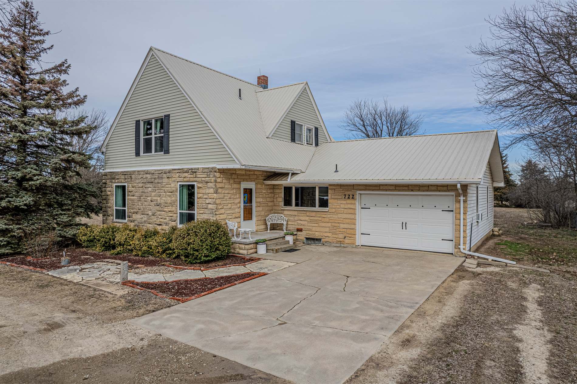 722 West Harris Street, White City, KS 66872