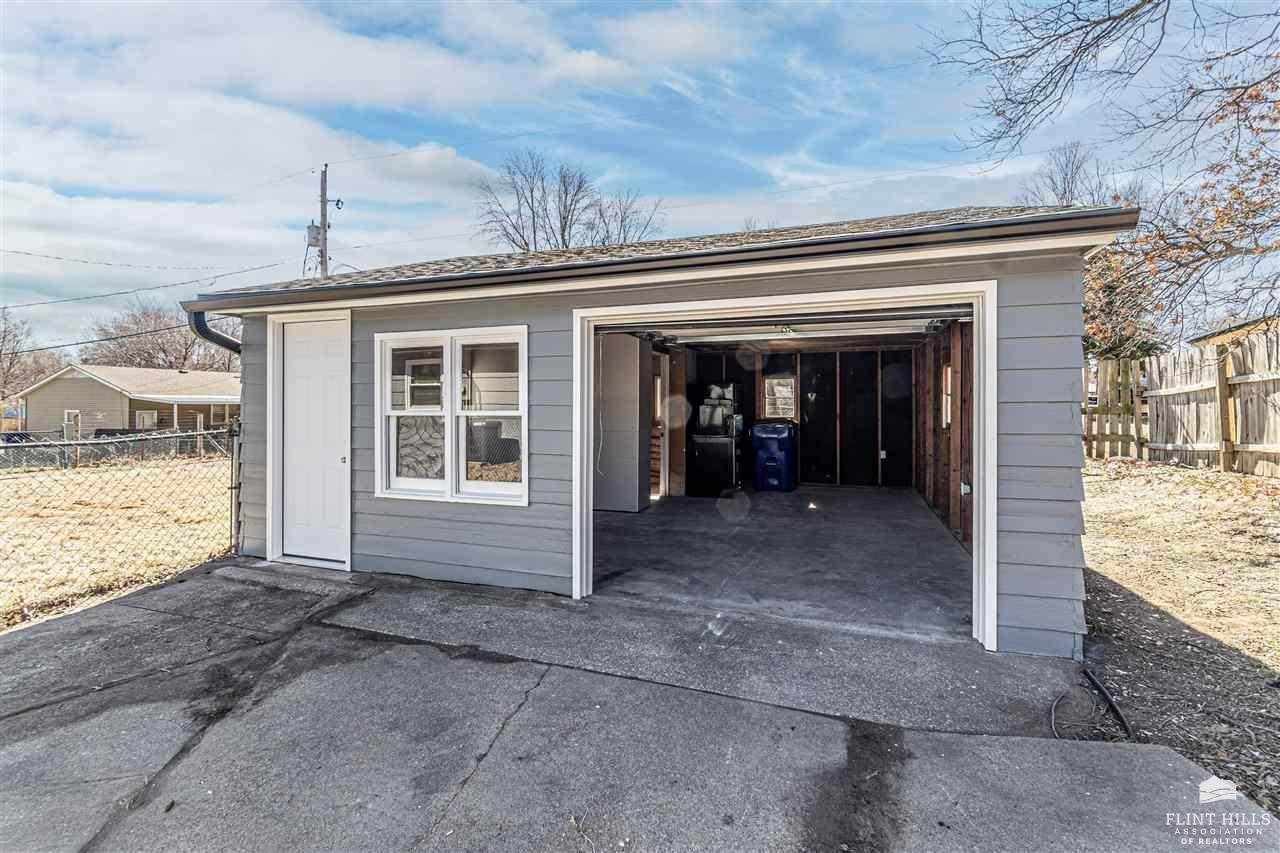 1005 W Ash Street, Junction City, KS 66441