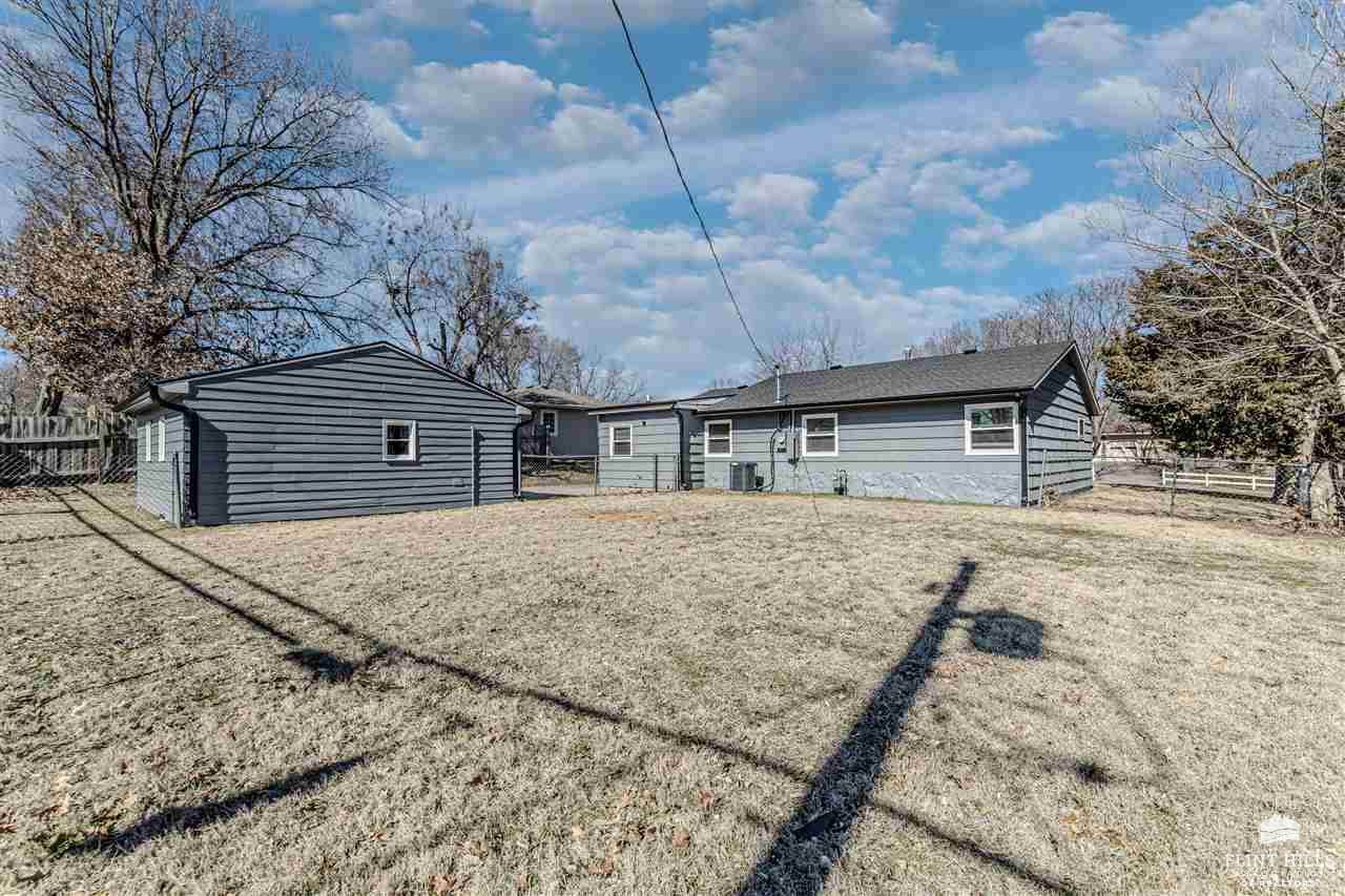 1005 W Ash Street, Junction City, KS 66441