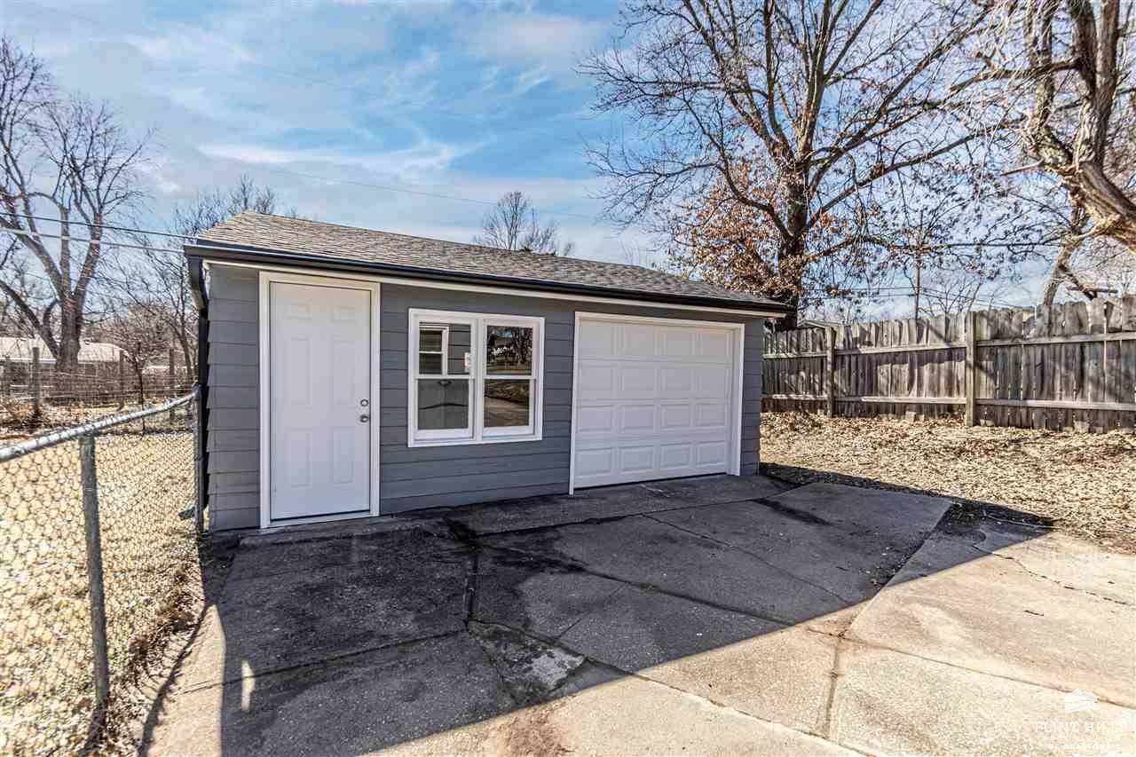 1005 W Ash Street, Junction City, KS 66441