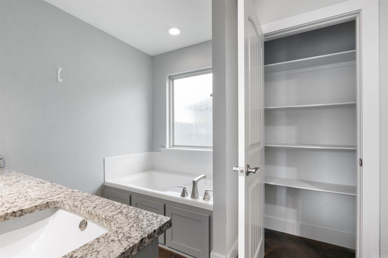 22 Clover Ridge Road, Vilonia, AR 72173