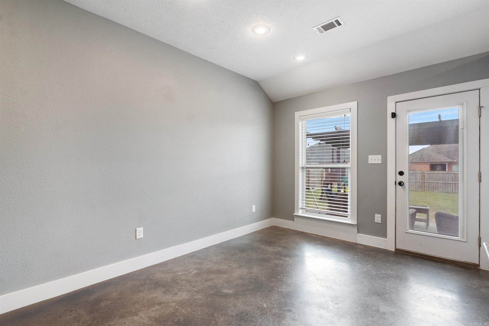 22 Clover Ridge Road, Vilonia, AR 72173