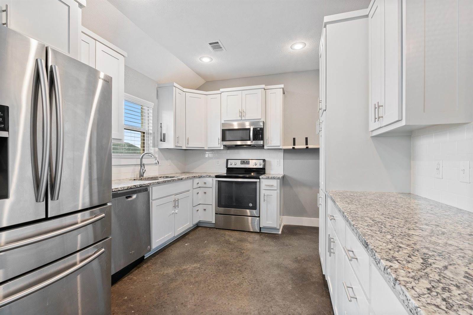 22 Clover Ridge Road, Vilonia, AR 72173