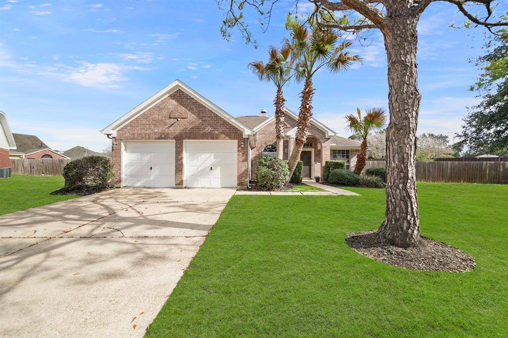 4502 Twin Timber Court, Fresno, TX 77545