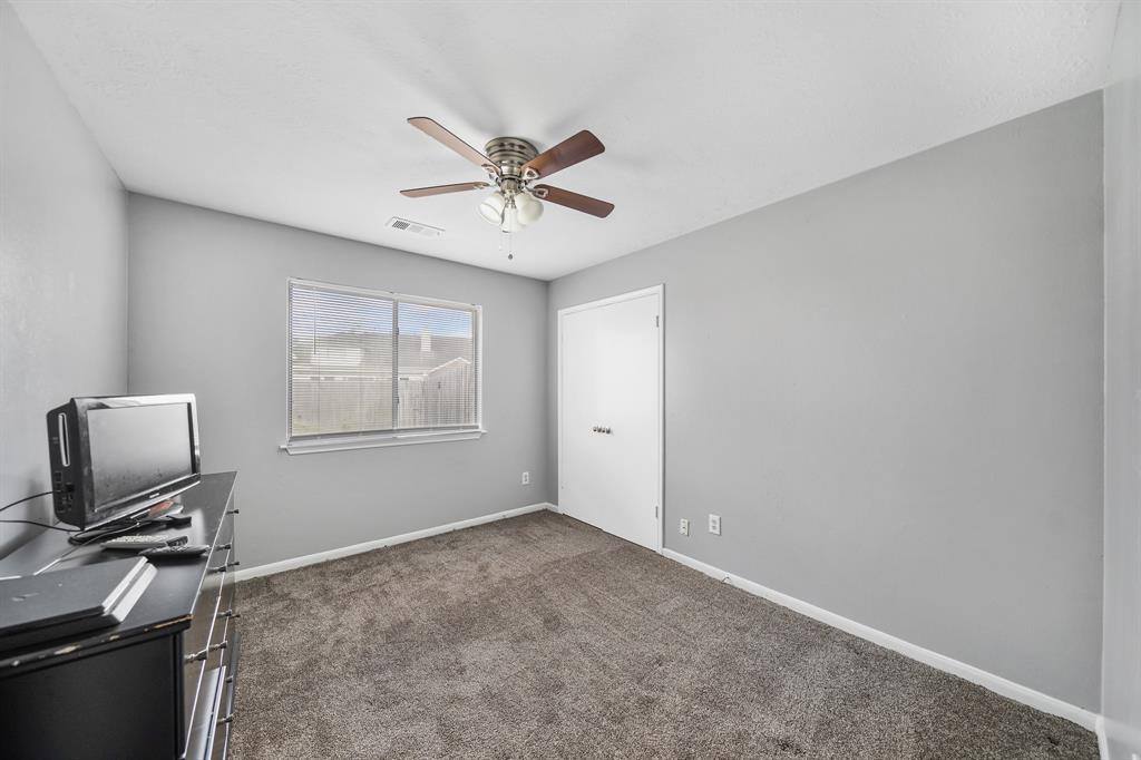 4502 Twin Timber Court, Fresno, TX 77545