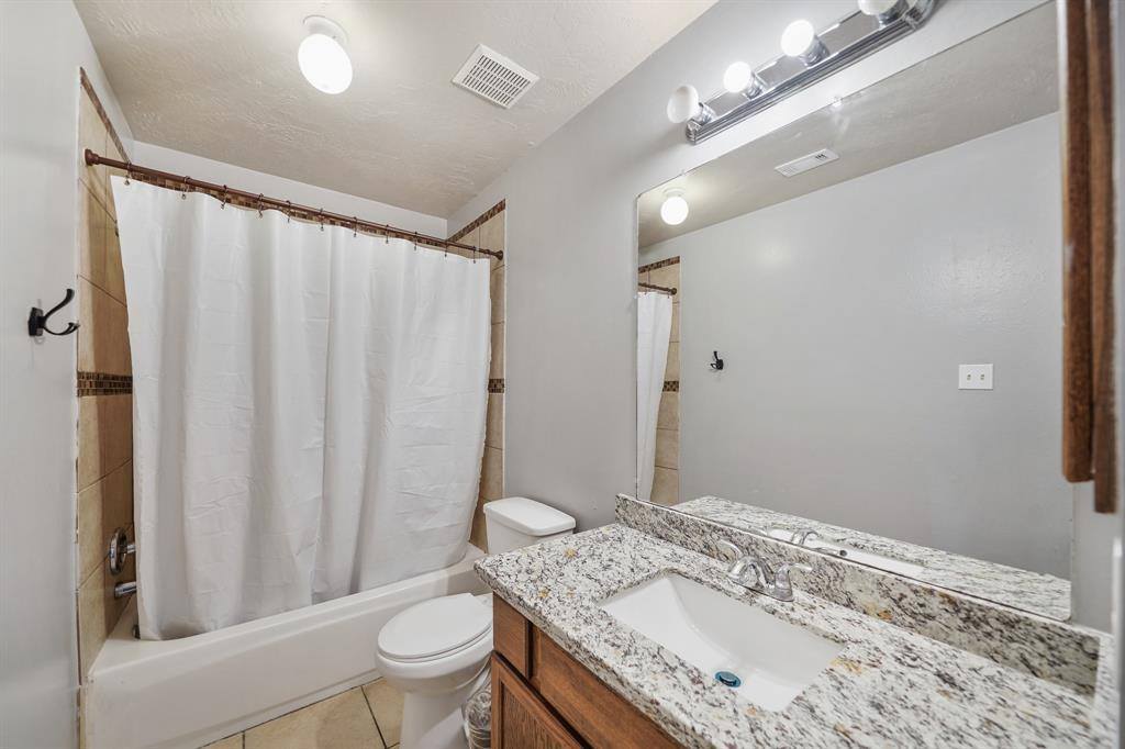 4502 Twin Timber Court, Fresno, TX 77545