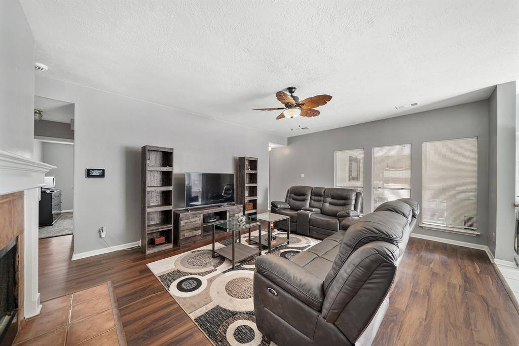 4502 Twin Timber Court, Fresno, TX 77545