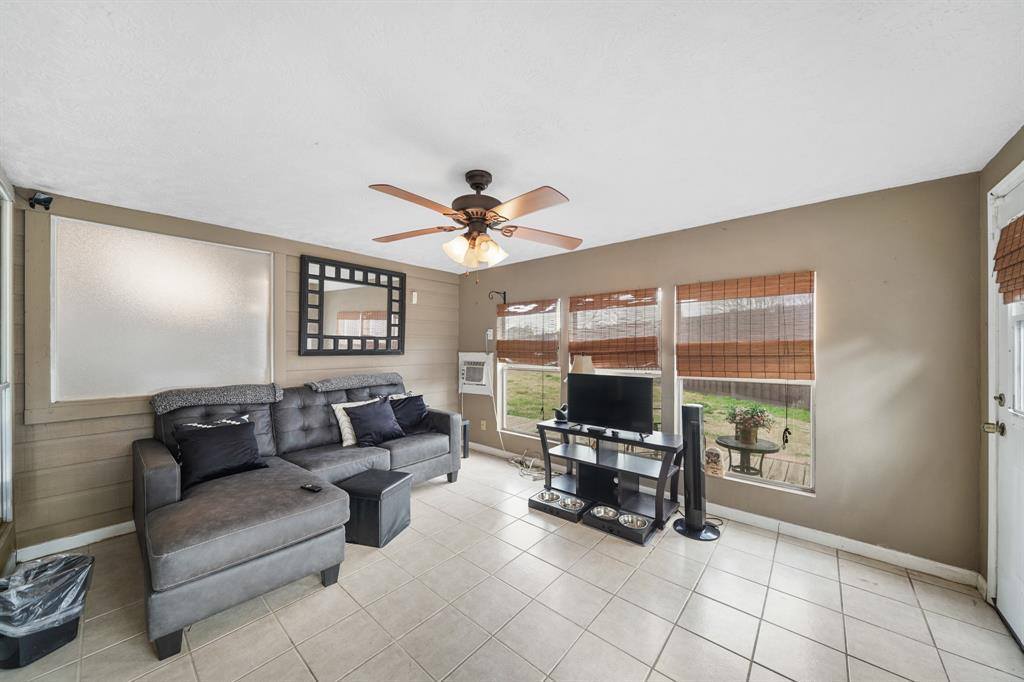 4502 Twin Timber Court, Fresno, TX 77545