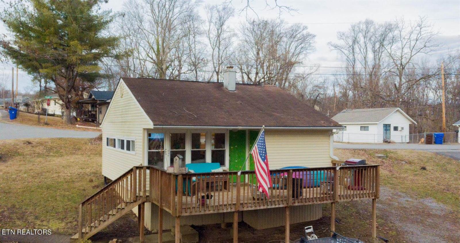 162 Johnson Rd, Oak Ridge, TN 37830