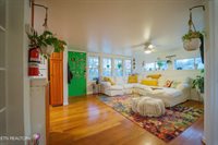 162 Johnson Rd, Oak Ridge, TN 37830