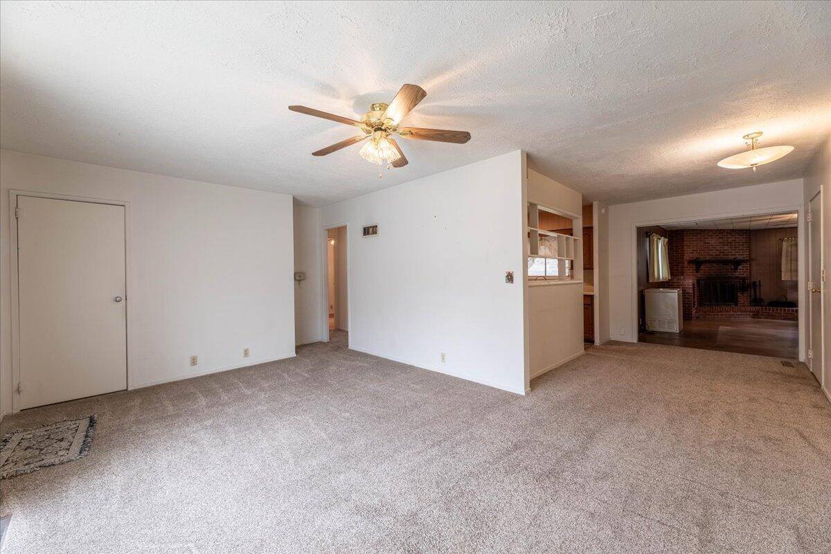 14 Lynnwood Drive, Council Bluffs, IA 51503