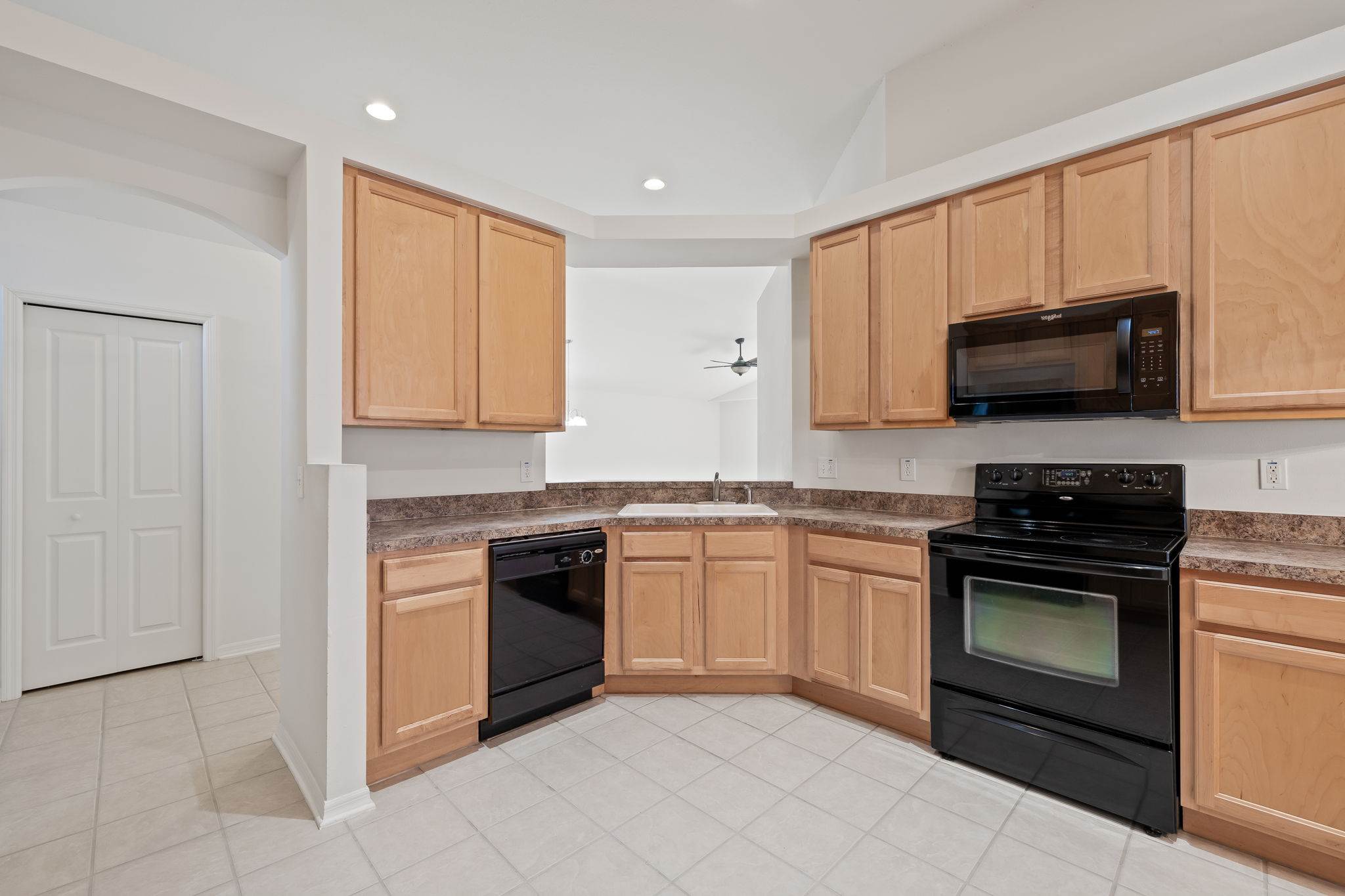 6823 Runner Oak Dr, Wesley Chapel, FL 33545