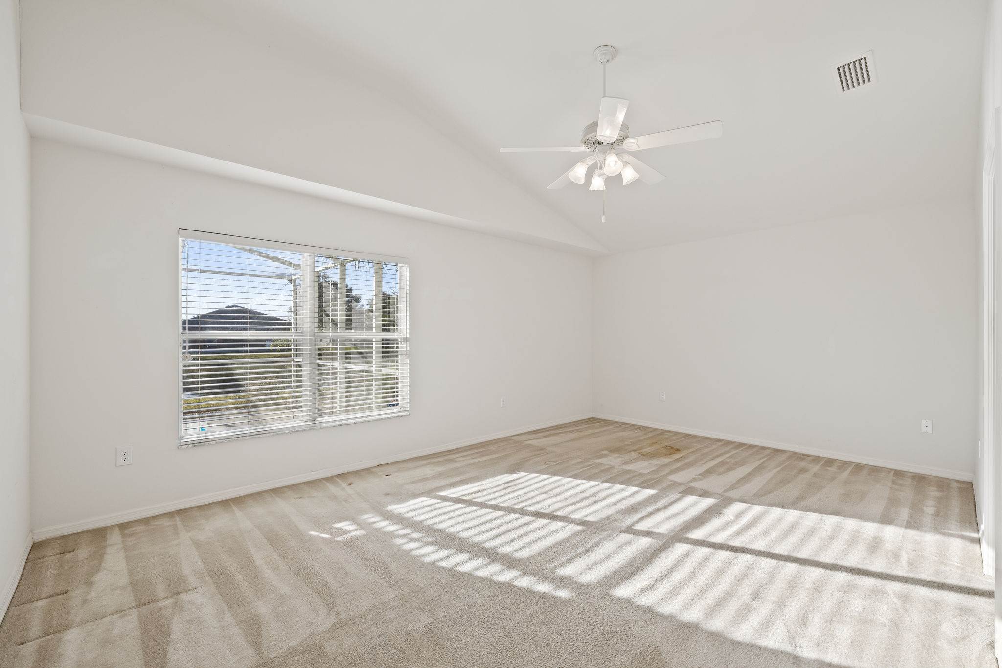 6823 Runner Oak Dr, Wesley Chapel, FL 33545